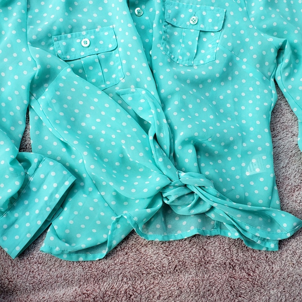 NEWBlue/sea foam polka dot tie front button up top